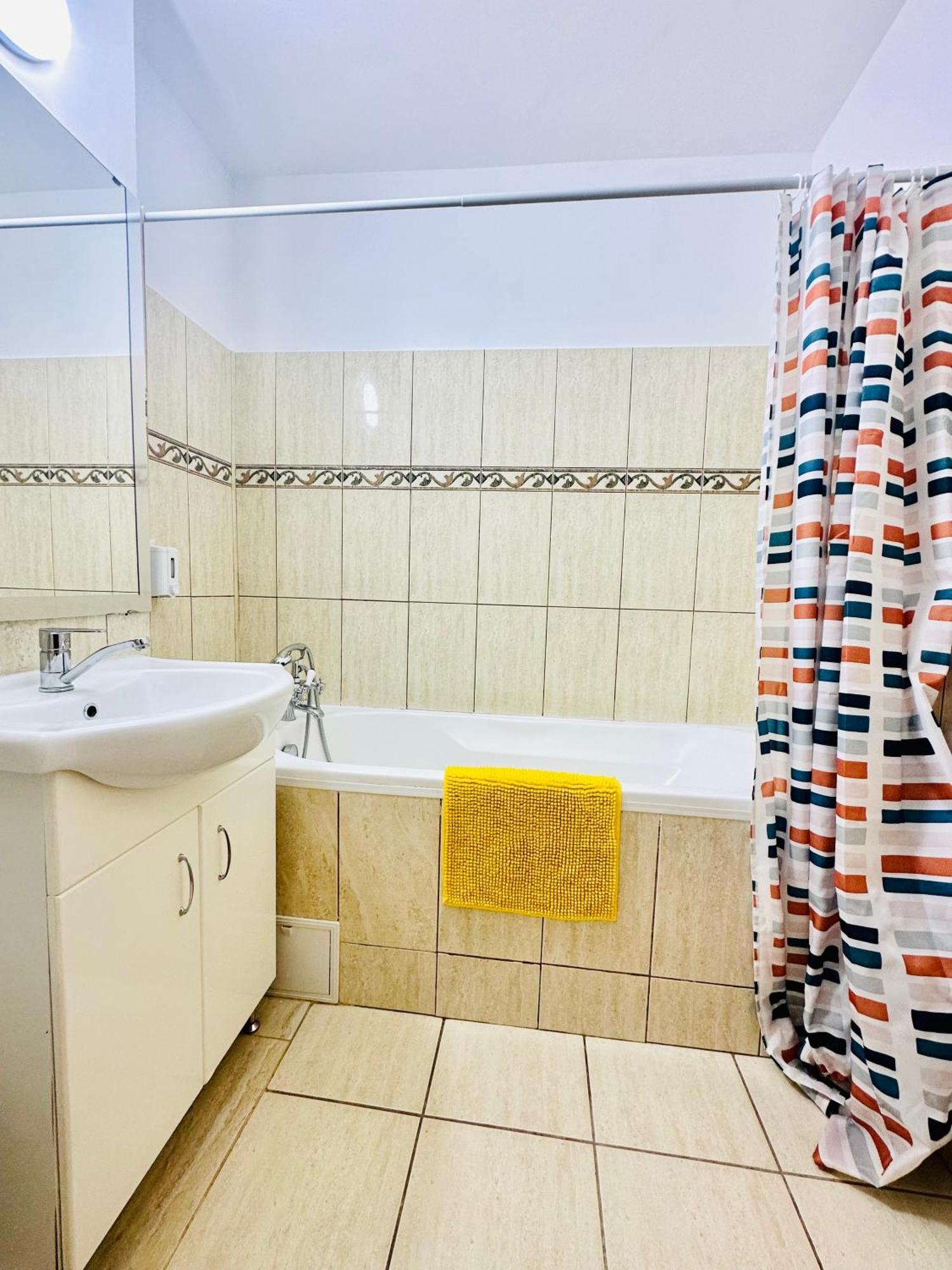 Tranquil Unirii Residence - Elegant & Spacious Living With Parking Steps From Parliament Βουκουρέστι Εξωτερικό φωτογραφία