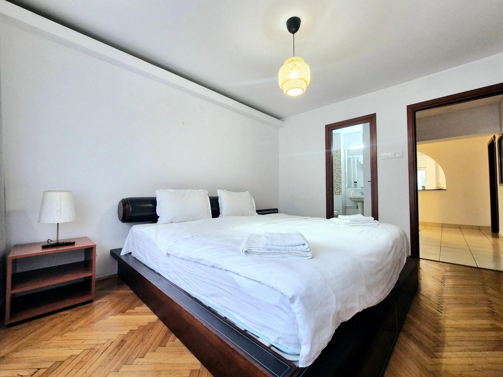 Tranquil Unirii Residence - Elegant & Spacious Living With Parking Steps From Parliament Βουκουρέστι Εξωτερικό φωτογραφία